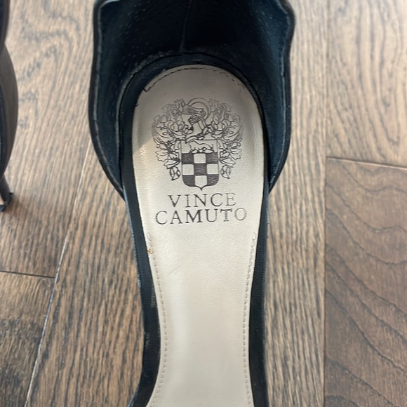VINCE CAMUTO - Court Ankle Strap Heel Sandal - Black - Size 9 - Picture 2 of 6